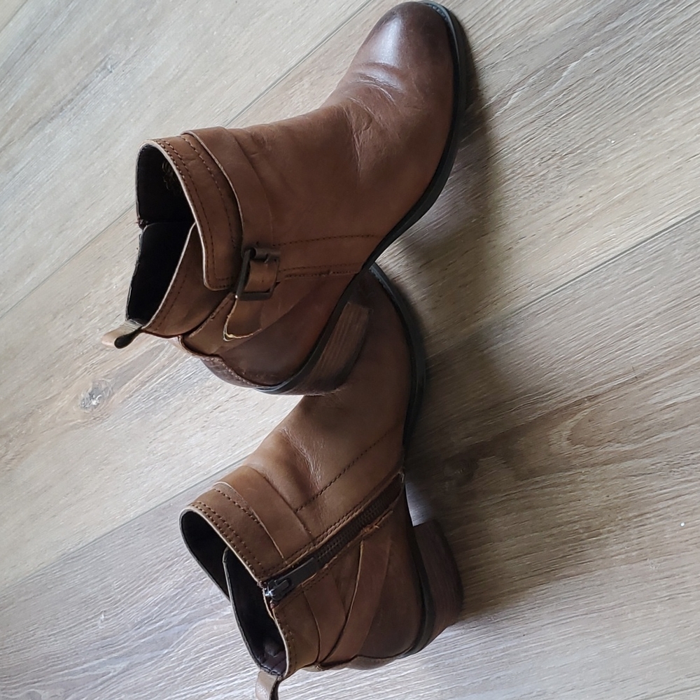 Vince camuto booties